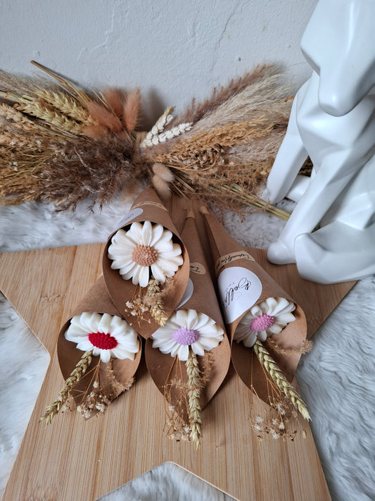 🌿 Bouquet Fleuri Cône – Élégance Naturelle & Fondant Parfumé 🌿